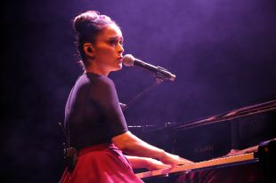 Julieta Venegas sedueix l'Auditori de Girona amb un repàs dels seus grans èxits