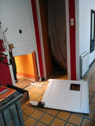 La Policia Municipal de Girona arresta un lladre just després que robés en un pis