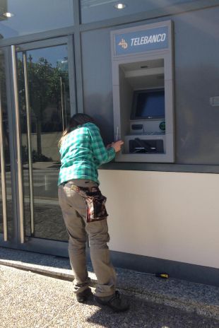 Avaluaran l'estat psiquiàtric de l'home que ha intentat robar en tres bancs a Llagostera