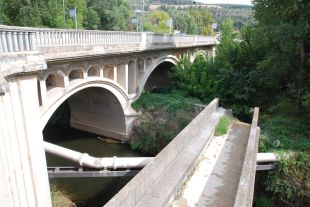 L'autòpsia no detecta signes de violència al cadàver localitzat en un dels marges del riu Ter 