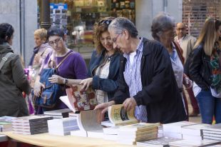 Bàrbara Julbe, Javier Cercas i Rafel Nadal triomfen en un Sant Jordi multitudinari