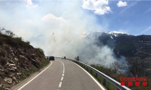 Un petit incendi forestal crema una hectàrea de matolls a la Cerdanya