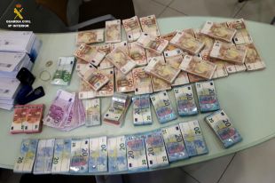 Interceptat a la Jonquera un home que volia creuar la frontera amb 249.500 euros