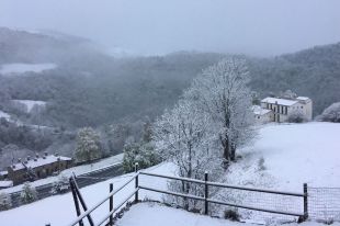 La neu cobreix punts del Ripollès, la Garrotxa i la Cerdanya a les portes del mes de maig