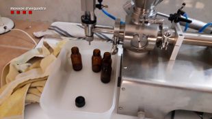 Detenen un matrimoni a Agullana per vendre complexos vitamínics que feia amb productes industrials