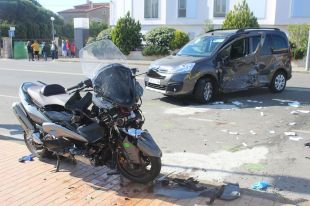 Dos ferits greus en el xoc entre un turisme i una moto a Roses