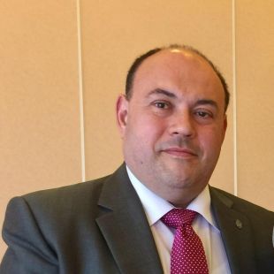 El PP suspèn al regidor Diego Borrego de Figueres acusat de gravar un home als lavabos de l'estació del TAV