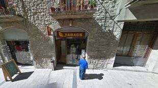 Tres detinguts per quatre robatoris a estancs i farmàcies de Besalú i Sant Climent Sescebes 