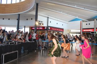 Més d'una desena de grups van participar al concurs de coreografies d'Espai Gironès