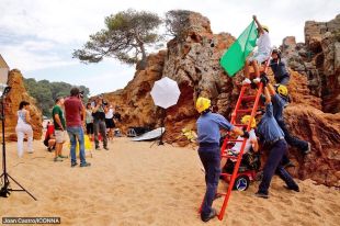 Els Bombers protagonitzen un calendari per recaptar fons per a la investigació de malalties infantils