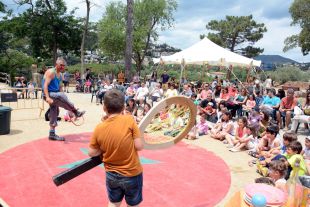 Malabars, trapezis i espectacles de tota mena omplen Calonge en la segona CIRCavila