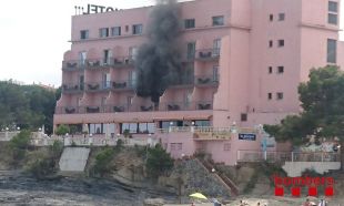 Dos intoxicats en l'incendi d'una habitació a l'Hotel Grifeu de Llançà