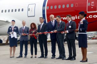 S'enlaira al Prat el primer vol de Norwegian als Estats Units per 149 euros