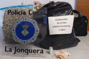 Detingut a la Jonquera amb 28,12 kg de marihuana amagats al cotxe i 1.590 euros en efectiu