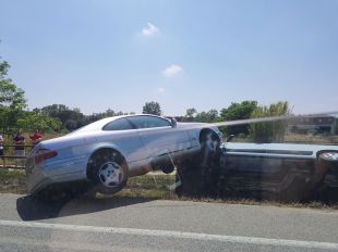 Un ferit en un accident entre un cotxe i una furgoneta a la C-65 a Llambilles