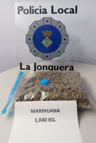 Detingut a la Jonquera un home que duia 1,04 quilos de marihuana