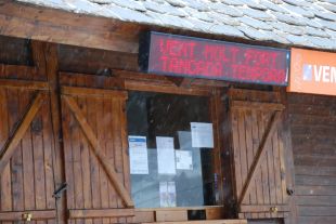 Els forts vents de més de 100km/h obliguen a tancar algunes pistes d'esquí