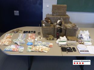 Dos detinguts a l'Estartit per tenir 120 quilos d'haixix i més de 13.300 euros en un habitatge