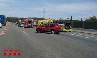 Dos ferits en el xoc entre una ambulància i un camió a l'AP-7 a Sant Gregori