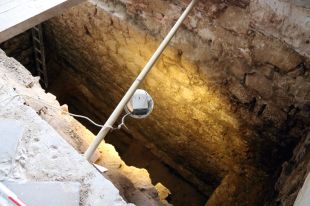 Troben un mur del segle XIV a l'excavació del carrer Argenteria de Girona