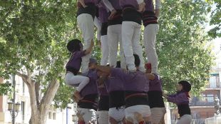 Ferit greu un casteller de Figueres en caure d'un pilar i impactar de cap al terra