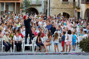 El Festival Castell de Peralada omple de gom a gom la plaça de la vila