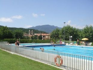 Mor la nena de 10 anys que dimecres es va ofegar a la piscina municipal de Les Preses