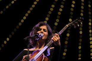 Katie Melua cobreix expedient en la seva visita al Festival de Peralada