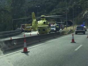 Mor un motorista en xocar contra un turisme a l'N-260, a Alp 