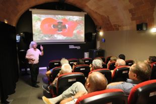Lluís Roura explica els secrets de les seves fotografies a l'Espai Armengol