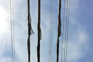 Disparen amb fletxes contra els cables de 400 kV de la MAT