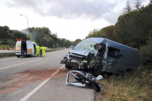 Mor el conductor d'una furgoneta en xocar contra un turisme a l'N-II a Sant Julià de Ramis
