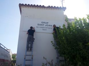 Palamós elimina la simbologia franquista