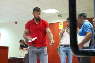 Presó provisional per a un dels autors de la pallissa mortal a Lloret i llibertat per als altres dos