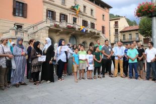 Una quarantena de musulmans es concentren a Ripoll en rebuig pels atacs terroristes 