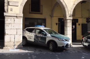 Escorcollen diversos locals a Figueres en relació a un suposat delicte de pirateria