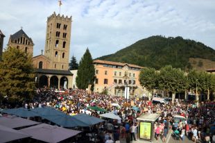 Més de 2.500 persones clamen a Ripoll per la pau i contra el terrorisme