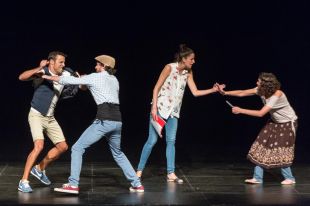 El FITAG arrenca amb l'estrena d'una obra satírica sobre el teatre amateur