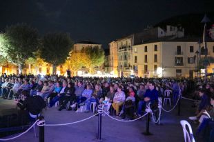 Ripoll cus les ferides de l'atemptat amb un concert carregat d'artistes i emocions