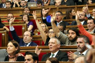 L'oposició explota contra JxSí i la CUP per voler alterar l'ordre del dia