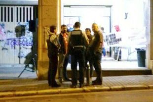 Denuncien identificacions i requisa de material de la campanya per l'1-O a Figueres i Llagostera