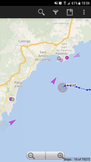 Alarma per la presència a la Costa Brava del vaixell que impedeix el rescat de refugiats