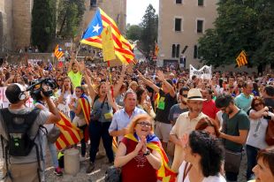 Més d'un miler d'estudiants i treballadors de la UdG reivindiquen per segon dia poder votar l'1-O