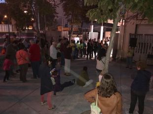 Desenes de gironins ocupen pacíficament vuit centres educatius de la ciutat per evitar el precinte