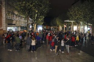 Primeres cues als col·legis electorals per poder votar al referèndum