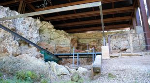 Les coves de Serinyà tanquen al públic entre setmana per manca d'inversió pública