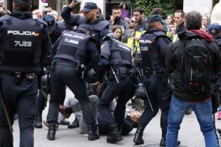 El jutjat cita a declarar 22 policies nacionals investigats per les càrregues de l'1-O a Girona