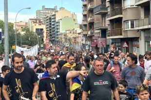 8.000 persones es mobilitzen a Figueres per protestar contra les càrregues policials