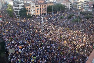 60.000 persones a Girona diuen ''Sí'' a la democràcia i ''No'' a la violència