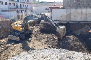 Fase final de la descontaminació dels terrenys de la nova escola de Campdevànol